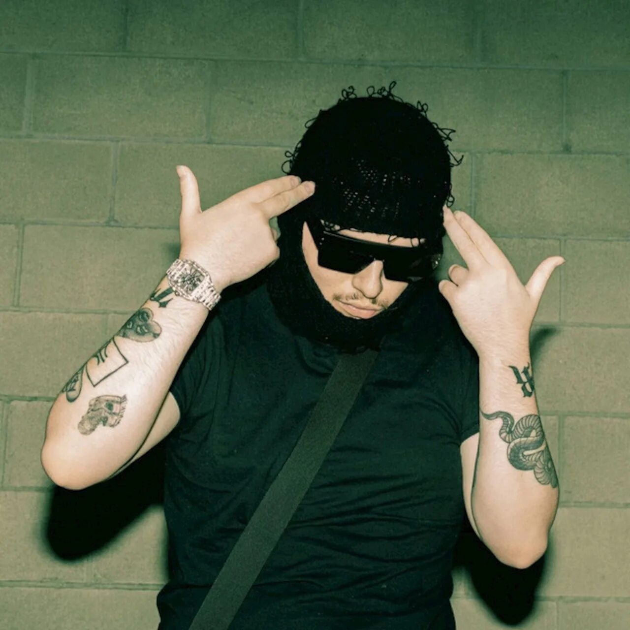 Yeat double. Yeat double. Yeat фото. Обложка альбома 2 alive yeat. Yeat double.