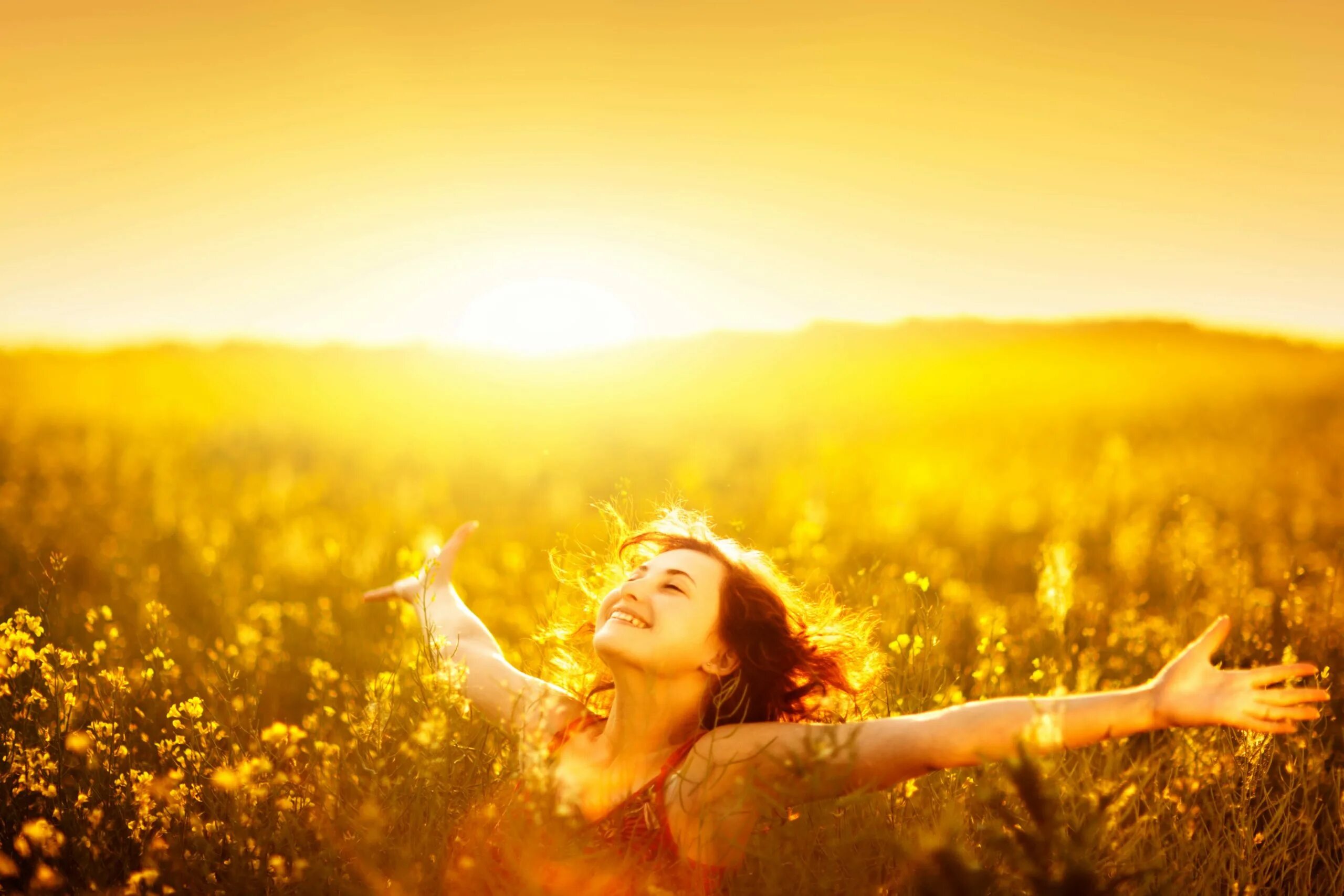 Хорошего радостно на душе. Солнце радость. Счастливая женщина. Счастье солнце. Солнце счастье радость.