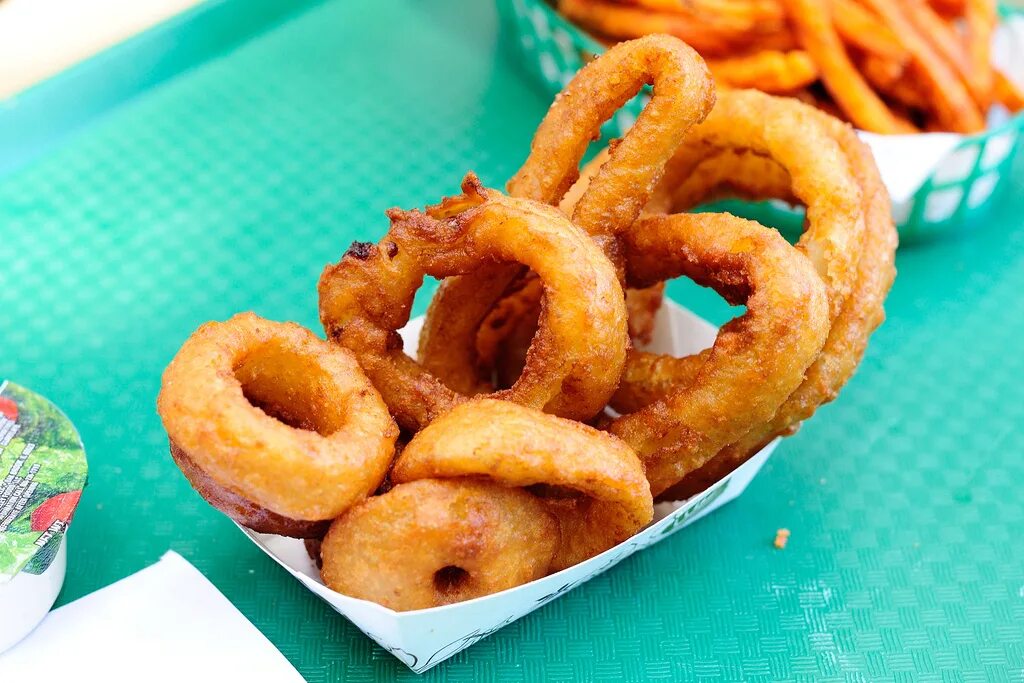 Форма фритюре. Форма фритюре. Жарка рыбы во фритюре. Кастрюля для фритюра. Рыба во фритюре.