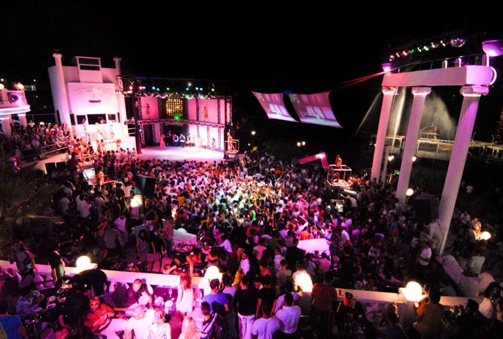 Club summer garden. Бодрум дискотека галикарнас. бодрум турция халикарнас галикарнас. club summer garden турция. бодрум ночная жизнь.