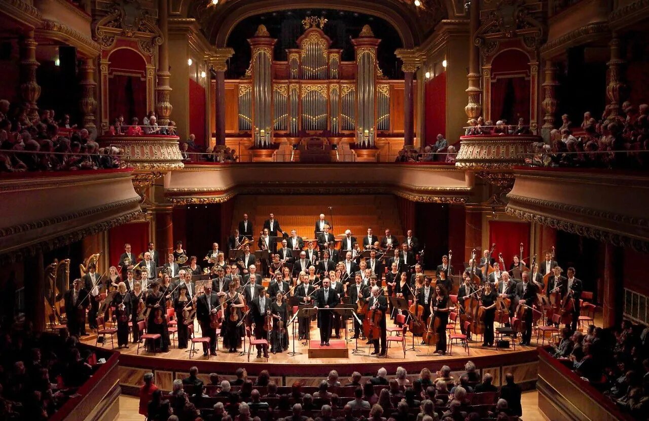 Concerts theatre. Оркестр в ла скала. Оркестр Мариинского театра. Симфонический оркестр концерт большой театр. Классический концерт.