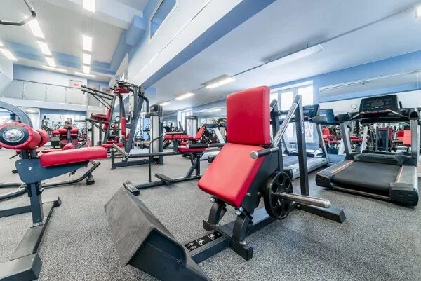 Холл в фитнес клубе. Фитнес холл кастанаевская. Тренажерный зал bright fit. Авито фитнес клуб. Фитнес центр алекс фитнес.