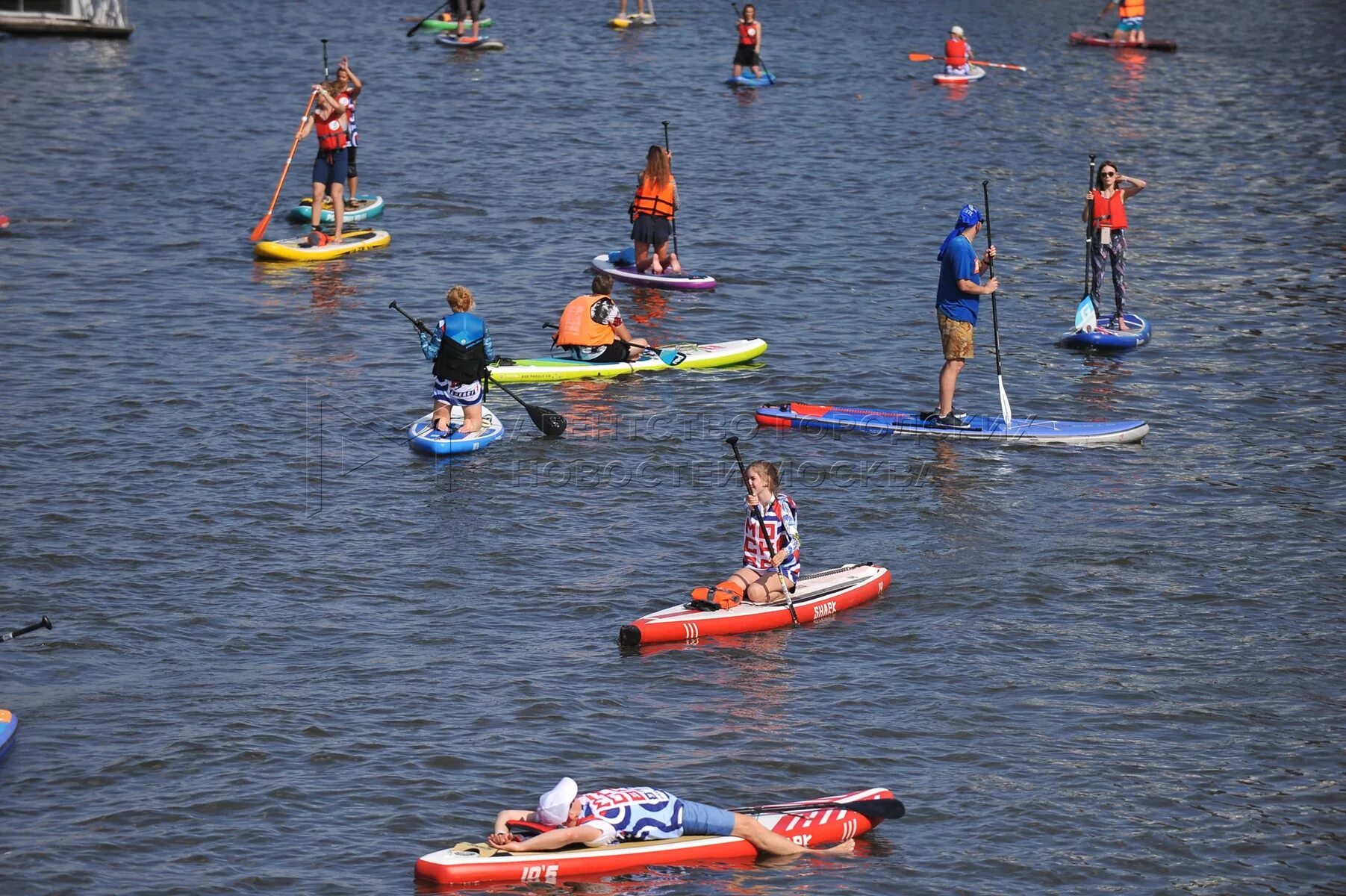 Papa regatta. Регата в москве. Регата на москва-реке. Регата строгино. Sup регата москва на волне.