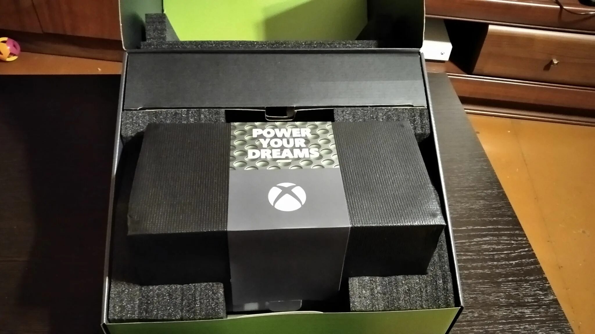 Выход xbox series x в россии. Microsoft Xbox Series x (1tb SSD). Игровая консоль Microsoft Xbox Series x 1tb. Xbox Series x коробка. Габариты упаковки Xbox Series x.