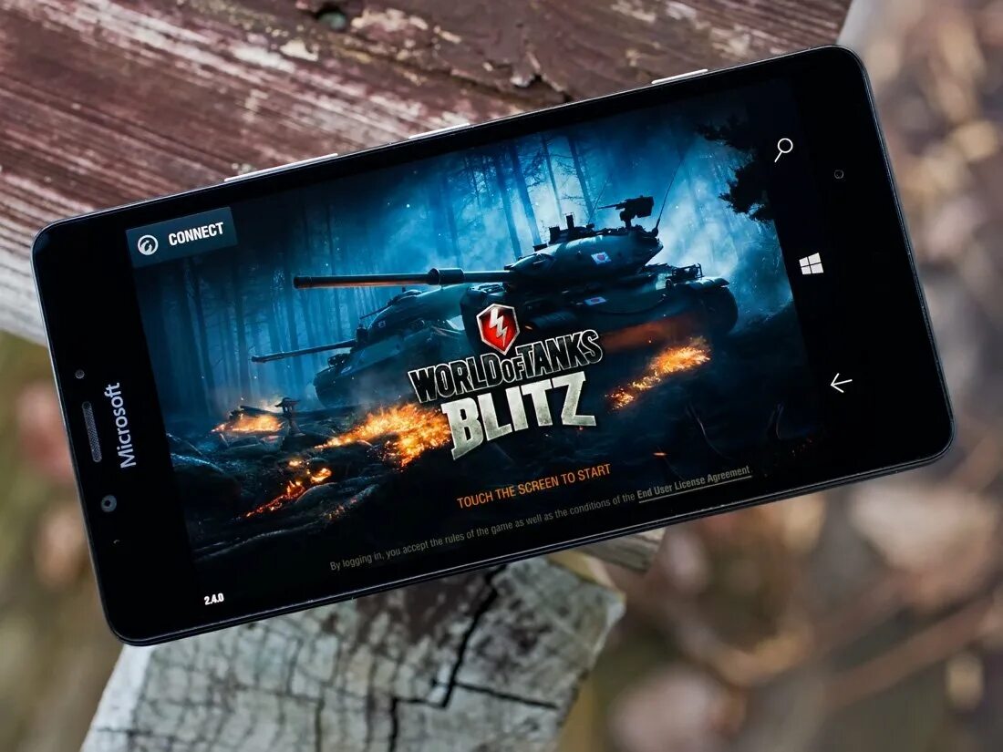 Tanks blitz windows. Геймпад для WOT Blitz. Игровой смартфон танк. Вот блиц на Xbox. Геймпад для андроид смартфона для World of Tanks.