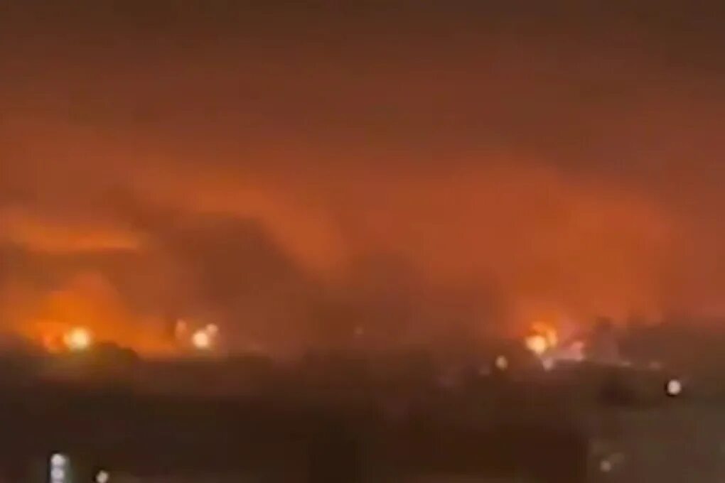 Пожар на нлмк в липецке. Пожар на новолипецком заводе. Пожар на новолипецком металлургическом комбинате. Пожар на нлмк в липецке. Пожар на новолипецком заводе.