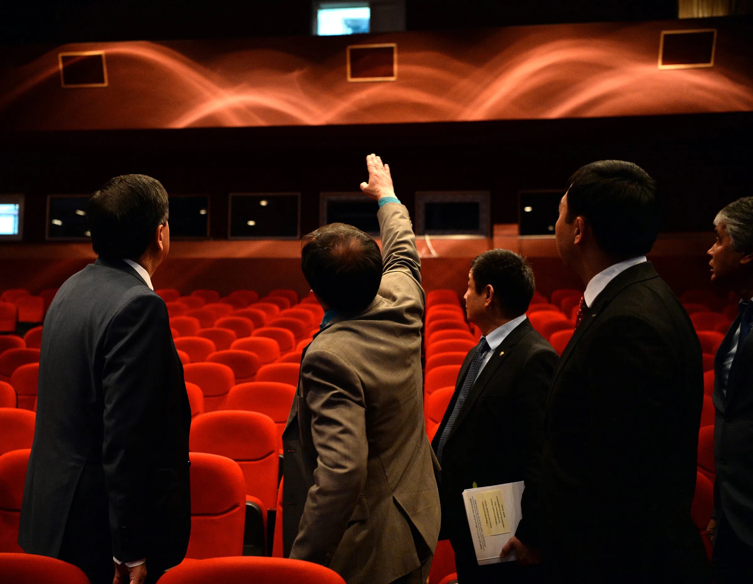 My visit to the theatre. Театр драмы Бишкек. Русский театр драмы Бишкек. Кыргызский драмтеатр Бишкек. Театр Абдумомунова Бишкек.