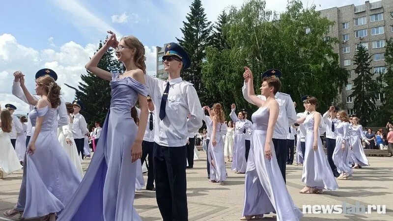 Выпускной вальс 2023. Выпускной бал. Выпускной фото. Фото выпускников. Выпускной праздник.