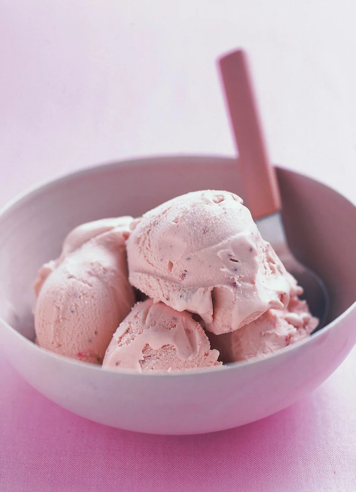 Толстое мороженое. Мороженое Ice Cream. Мороженое Строуберри. Клубничное мороженое. Нежное мороженое.