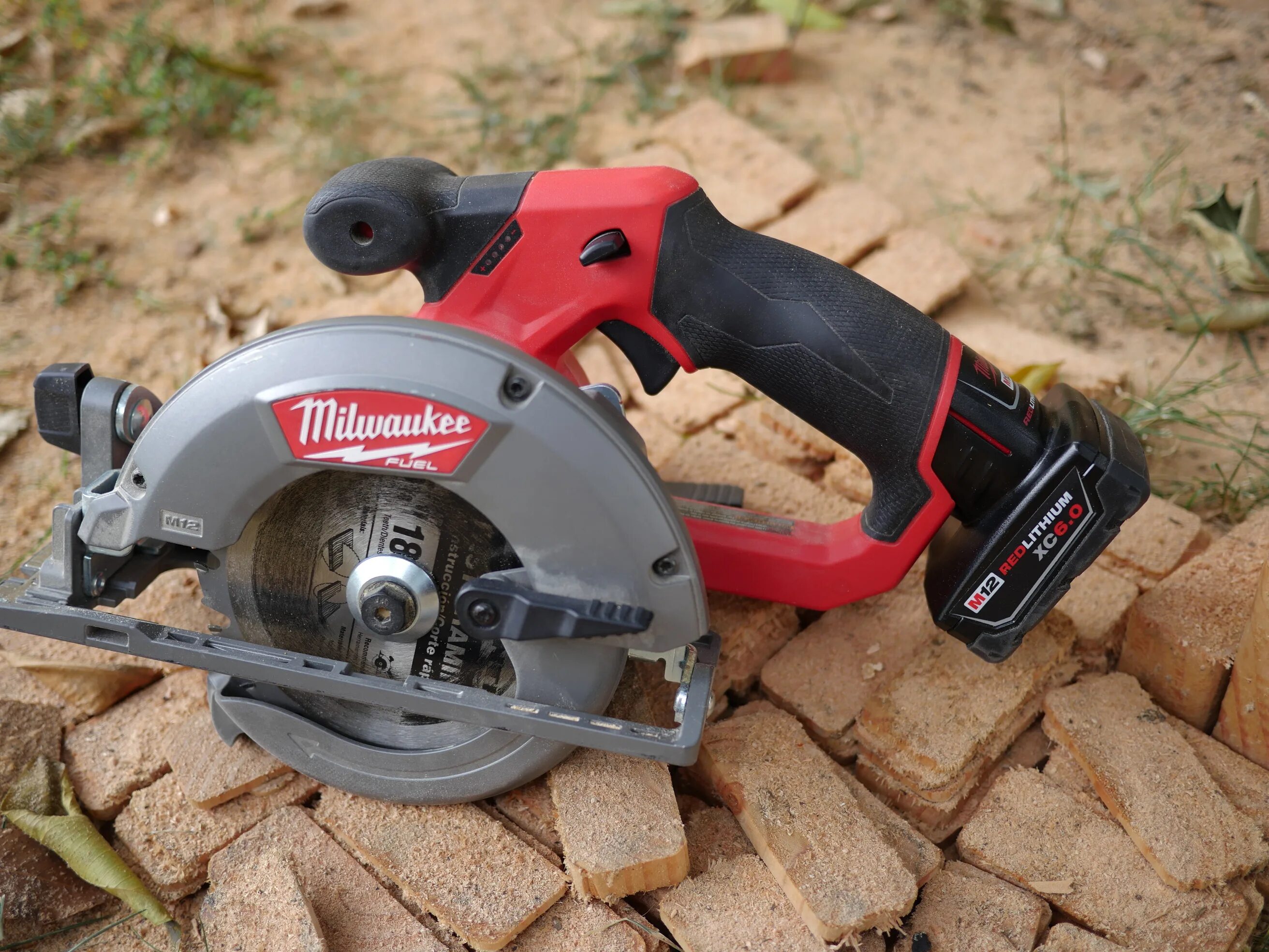 Milwaukee m12 m18. Пила Milwaukee 12v. Milwaukee PR 3-82. 48894875 Milwaukee.