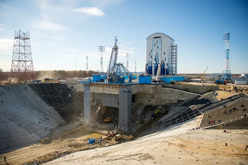 Где было завершено строительство космодрома восточный. Стартовое сооружение космодрома. заглубленные сооружения космодрома. поронайск строительство станции космодрома. сооружения стартовой позиции фото.