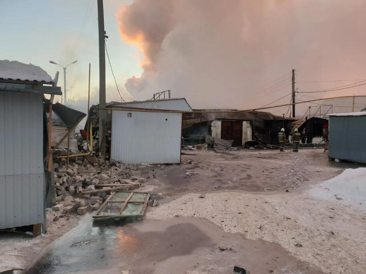 Пожар. Пожар на рынке в Кинеле. Пожар в городе. Пожар картинки.