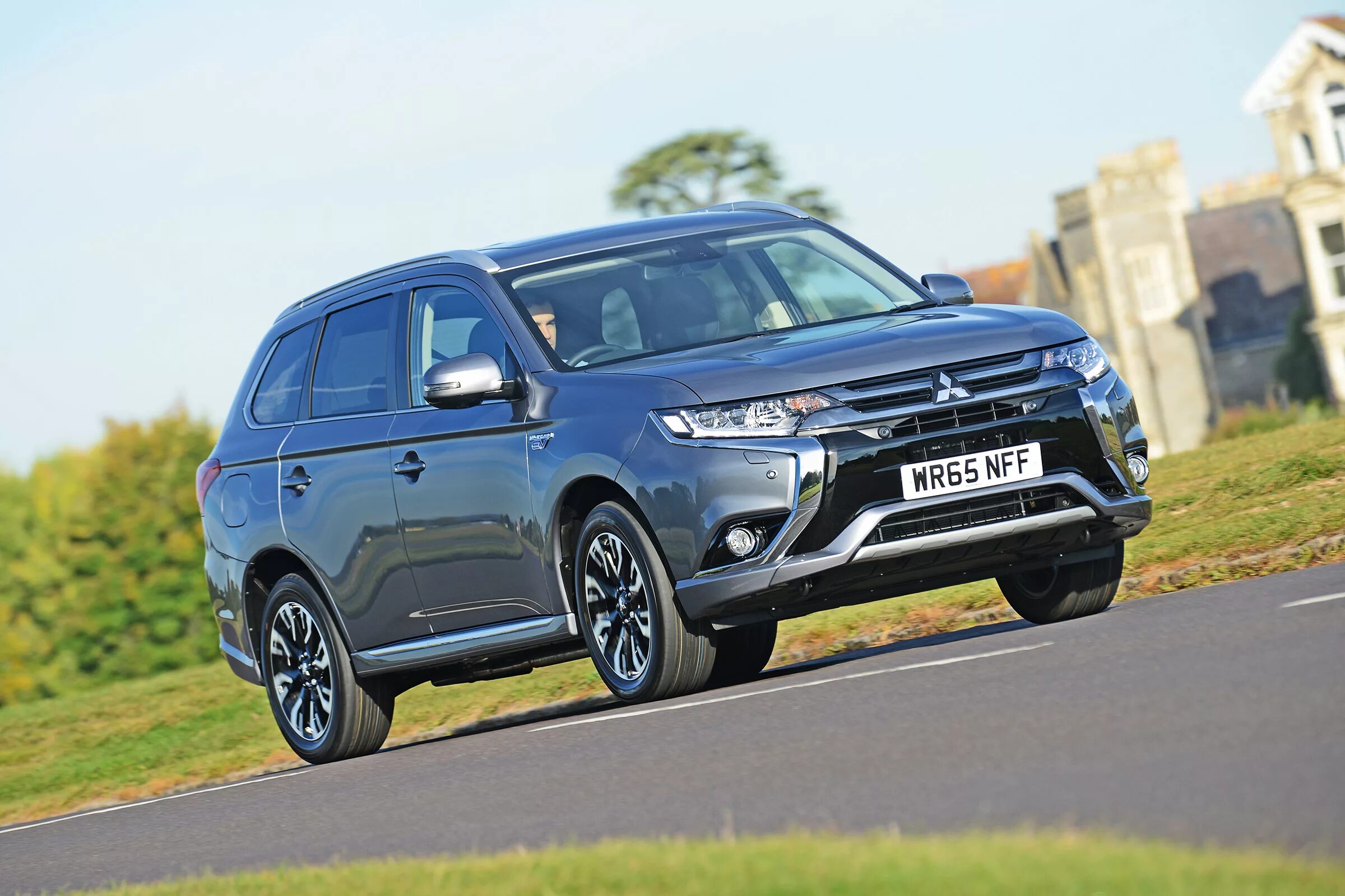 Форум мицубиси аутлендер. Mitsubishi Outlander Mitsubishi Outlander. Мицубиси Аутлендер PHEV. Mitsubishi Outlander Hybrid 2012. Митсубиси Аутлендер III.