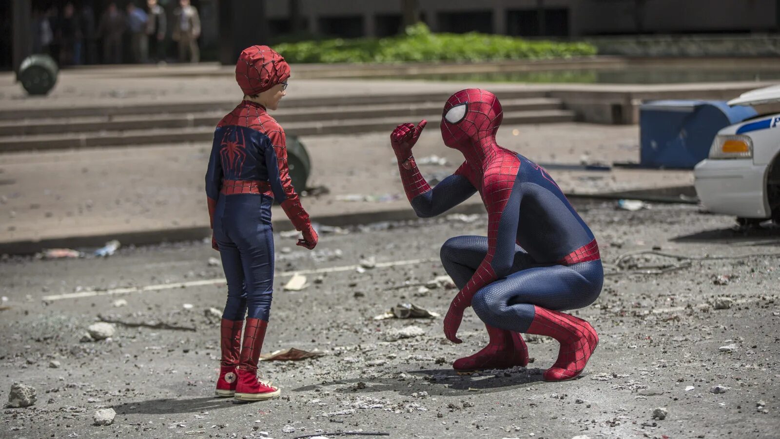 парень в костюме человека паука. косплей на спайдермена. человек паук в пацанах. угарный костюм человека паука. человек паук в пацанах.