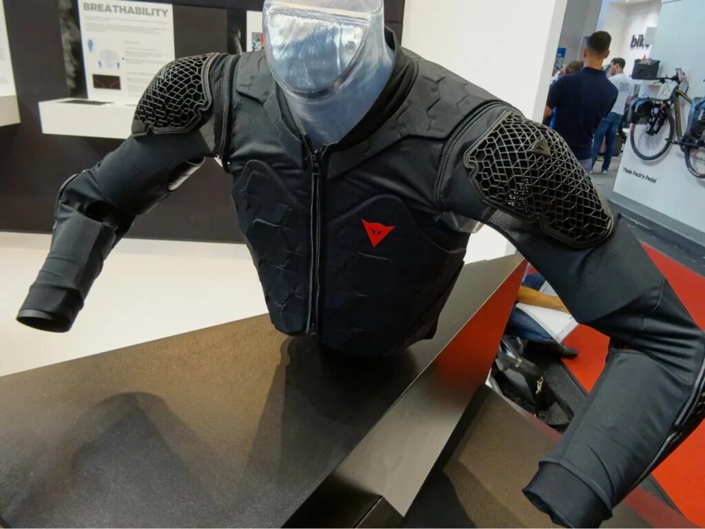 Armour pro купить. Dainese Pro Armor. Dainese Pro-Armor Jacket. Dainese Pro Armor Jacket 2. Dainese Pro Armor Waistcoat.