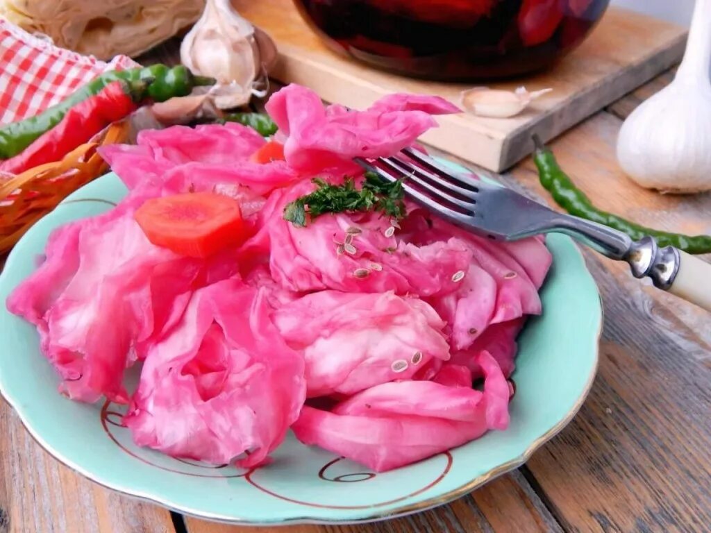 Капуста крупными кусками. Квашеная капуста со свеклой крупными кусками. Капуста маринованная кусками. Квашеная капуста розовая