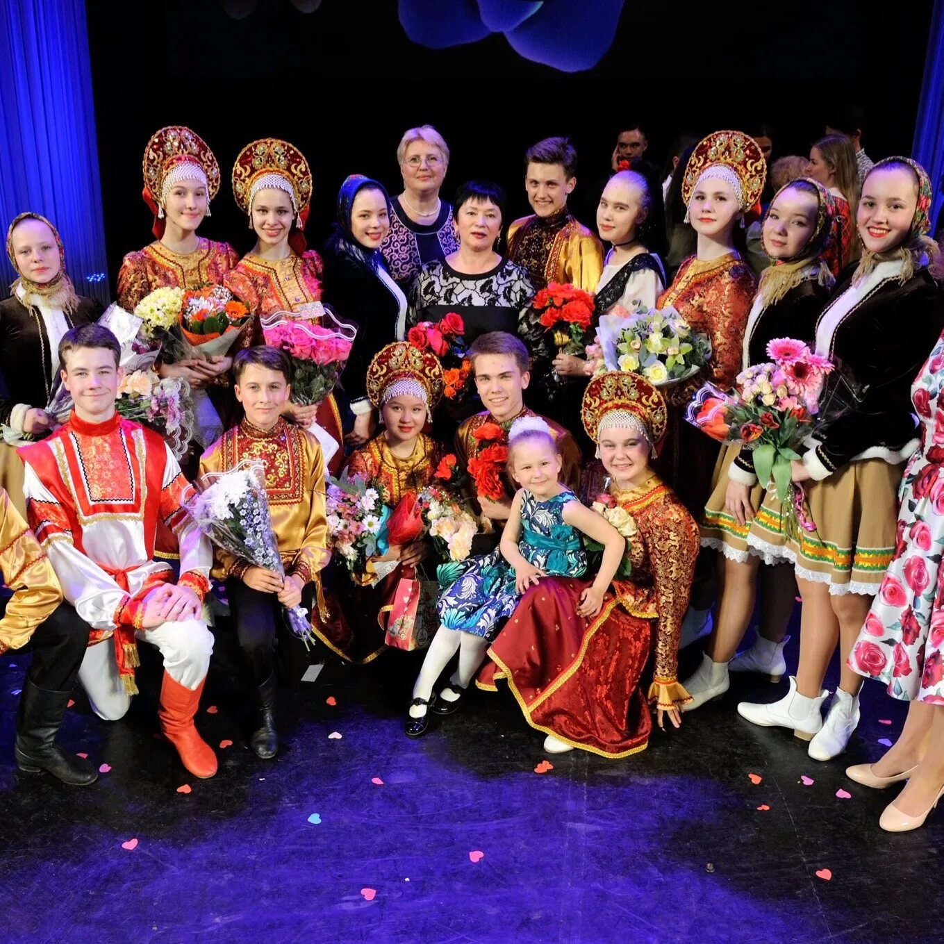 Ансамбль дебют орел. 31. Ансамбль волынщиков марий эл. Ансамбль дебют тольятти. Группа вау 8 марта дебют.