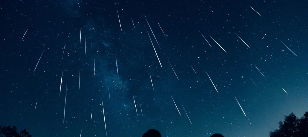 Метеорный поток лириды это. Дракониды метеорный поток 2020. Звездопад геминиды 2022. Звездопад дракониды фото. Южные дельта-аквариды.