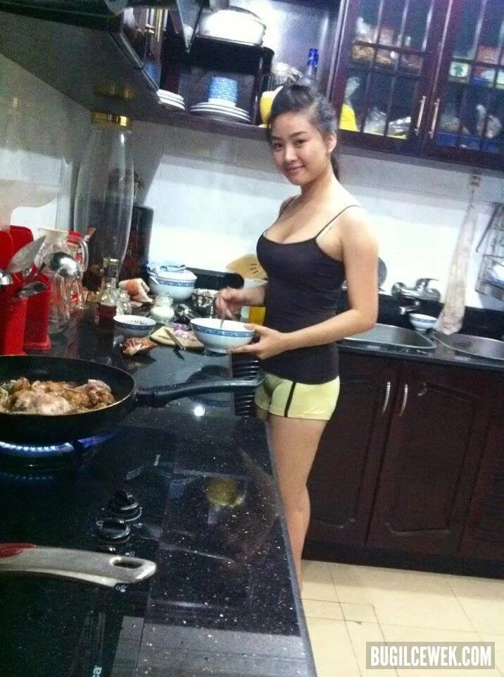 Sama pembantu. Pembantu. 3d pembantu. tkw ora lumprah masak di pinggir sawah юбка. cewek kantoran ngentot.
