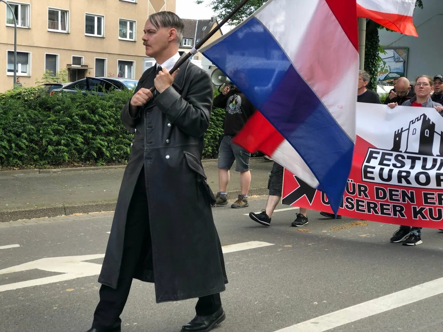 Современные нацисты. Америка фашисты. Шухевич нацист. Сербские нацисты. Европейские нацисты.