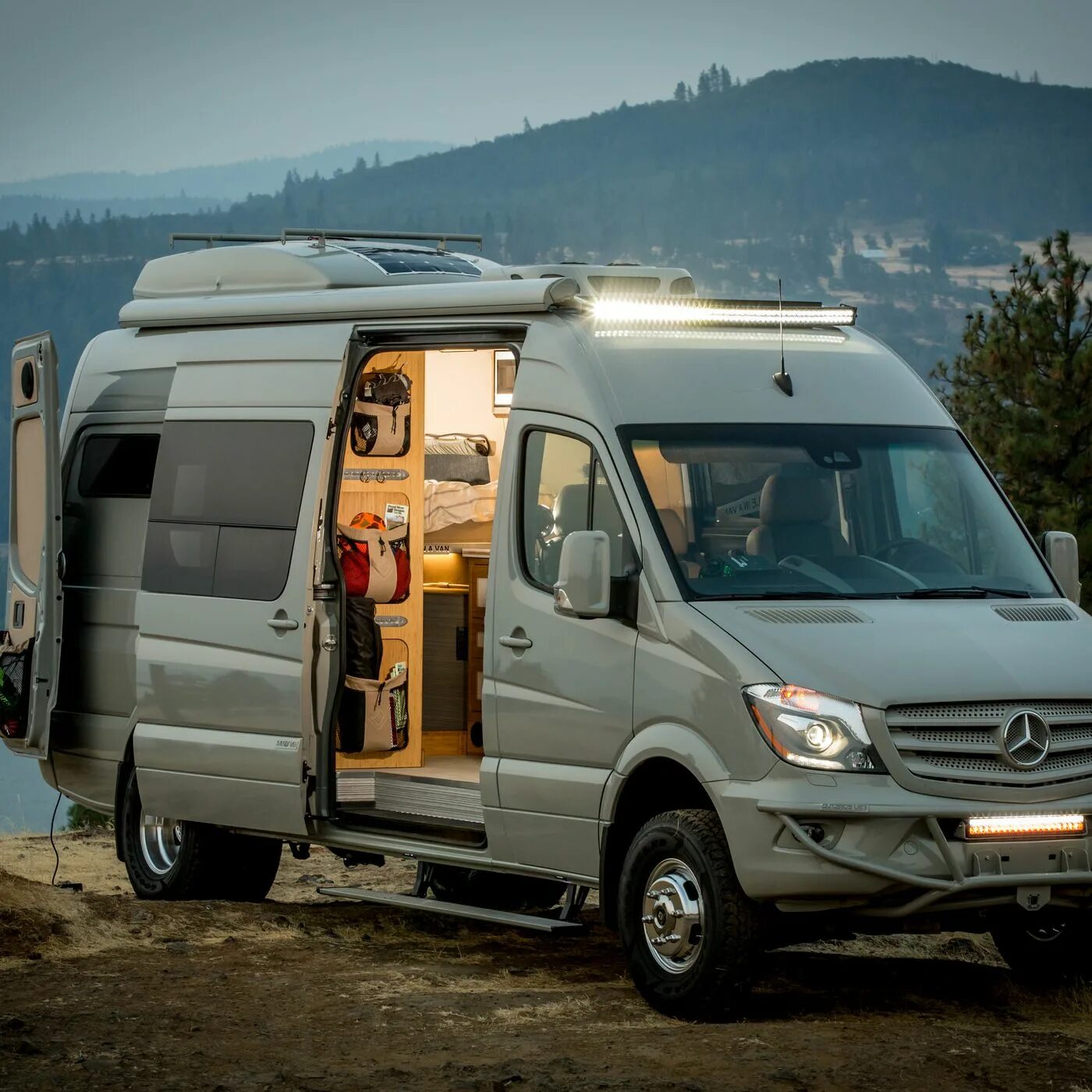 Mercedes-Benz Sprinter автодом. Автодом Мерседес Спринтер. Мерседес Спринтер кемпер. Mercedes Benz Sprinter 4x4 автодом.