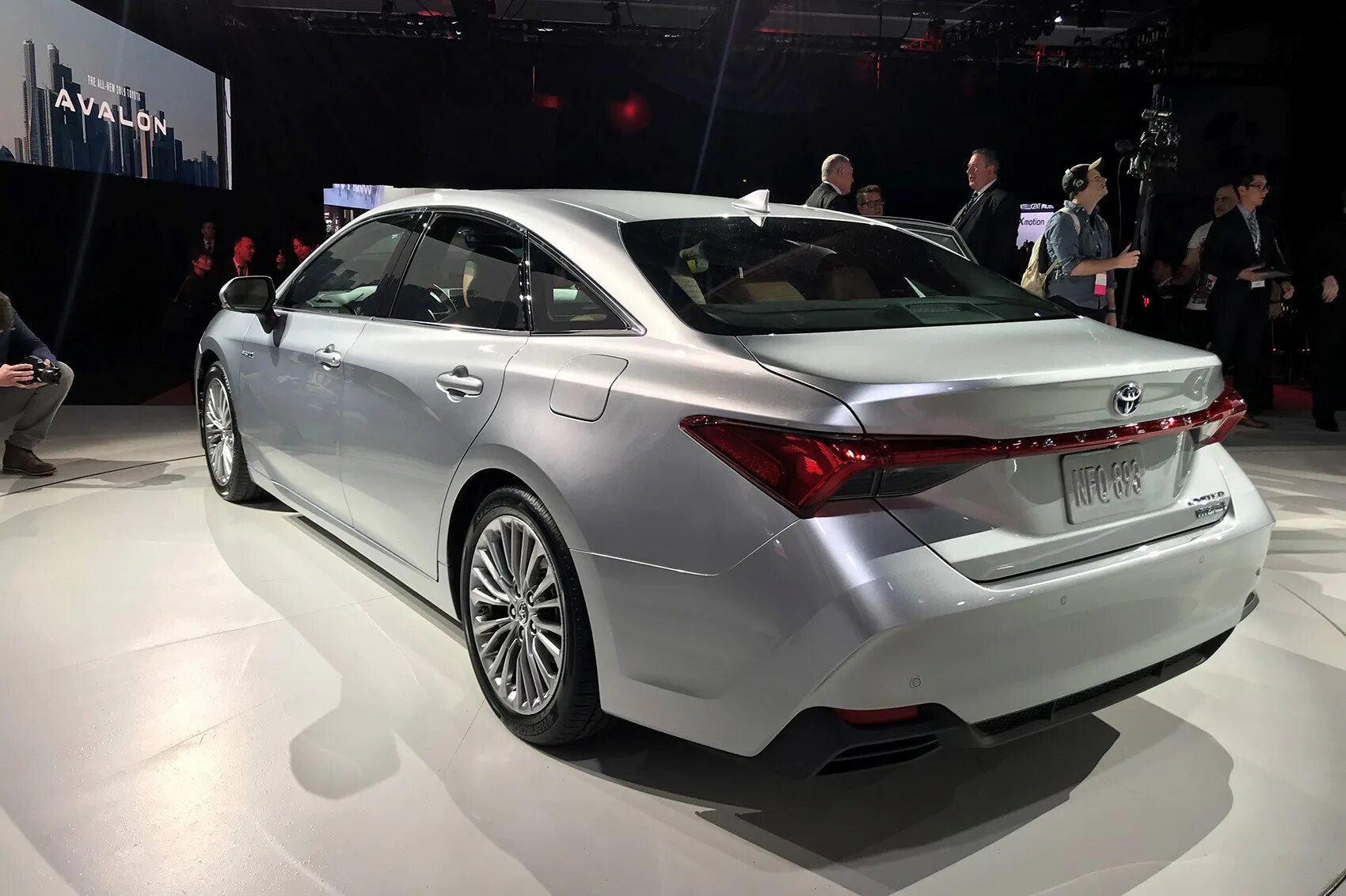 Новый кузов тойота камри 2024 фото. Toyota Avalon 2019. Новая Тойота Авалон 2023. Новая Тойота Камри 2023 белая. Тойота Авалон 2023 белая.