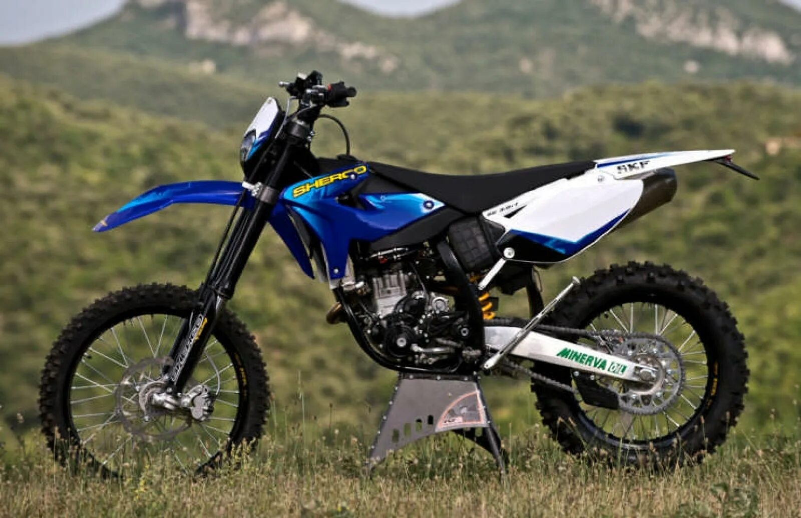 9 кубов. Husqvarna fe350 2020. Мотоцикл эндуро 350. Эндуро 350. Хусаберг эндуро.