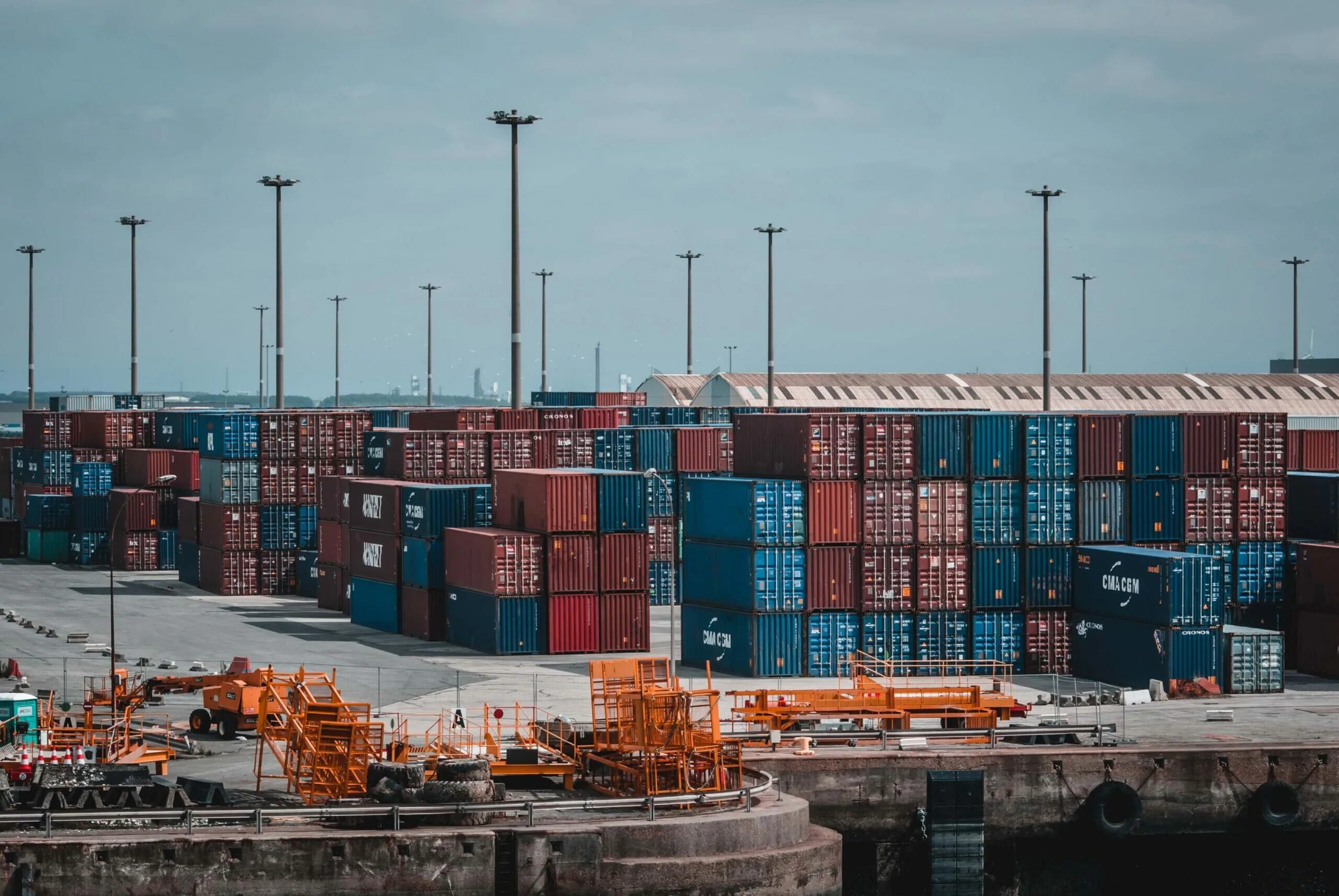Logistics container