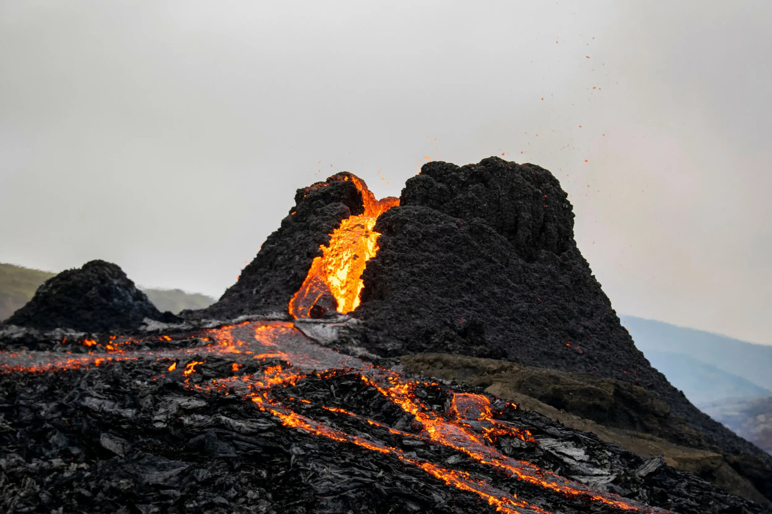 Vulkan что это. Fagradalsfjall Volcano. Fagradalsfjall Eruption. Fagradalsfjall volcanic Eruption. Извержение вулкана в Исландии 2021.