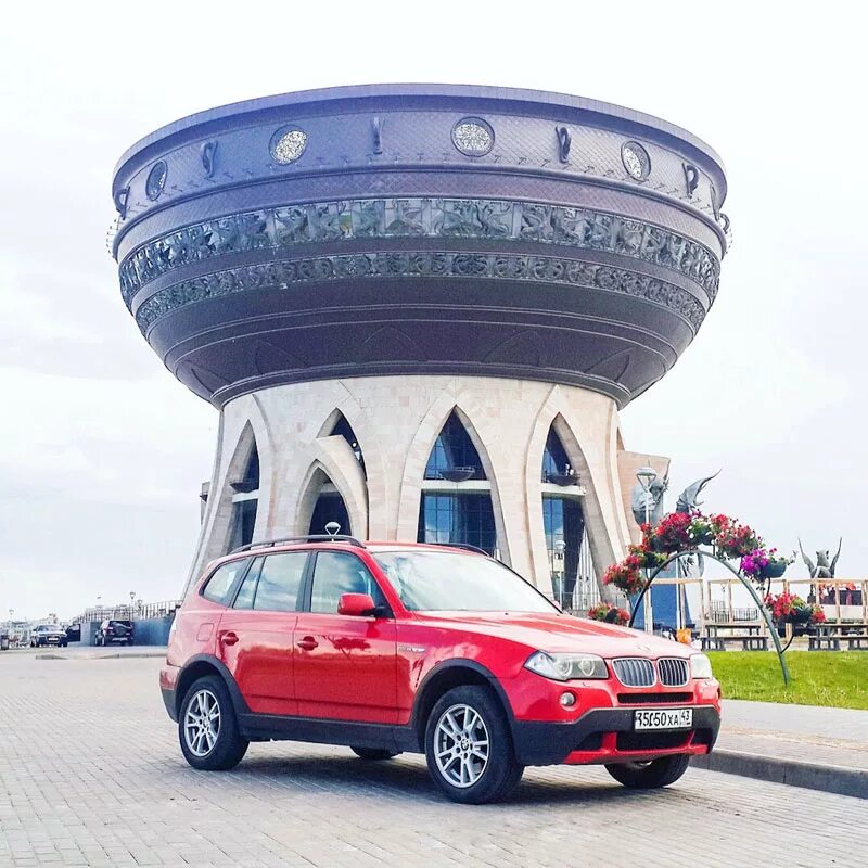 Машина в аренду казань сутки. Аренда премиальных автомобилей. Машины в аэропорту. Машина в аренду казань сутки. Красивые места казани на машине.