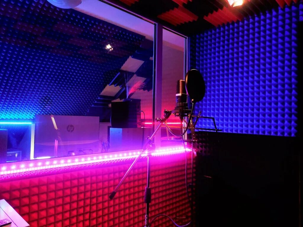 Проф студия звукозаписи. Студия звукозаписи светодиоды. Студия звукозаписи в оренбурге. Неоновая студия звукозаписи. Студия звукозаписи на лоджии.