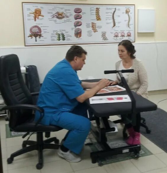 Ударная правка позвоночника. Подводное вытяжение позвоночника. Лечение позвоночника в волгограде. Реабилитация позвоночника и суставов. Центр лечения позвоночника реутов.