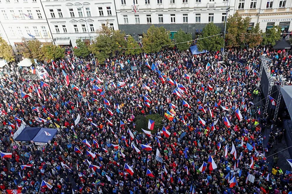 Как проходят митинги. Протесты в Чехии 2022. Митинг в Чехии. Митинг в Праге. Митинг против войны.