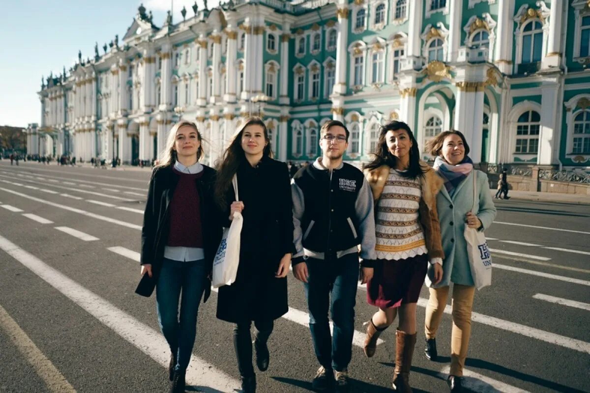 Весенние каникулы куда сходить в спб. Питер для молодежи куда сходить. НИУ ВШЭ СПБ красивое фото.