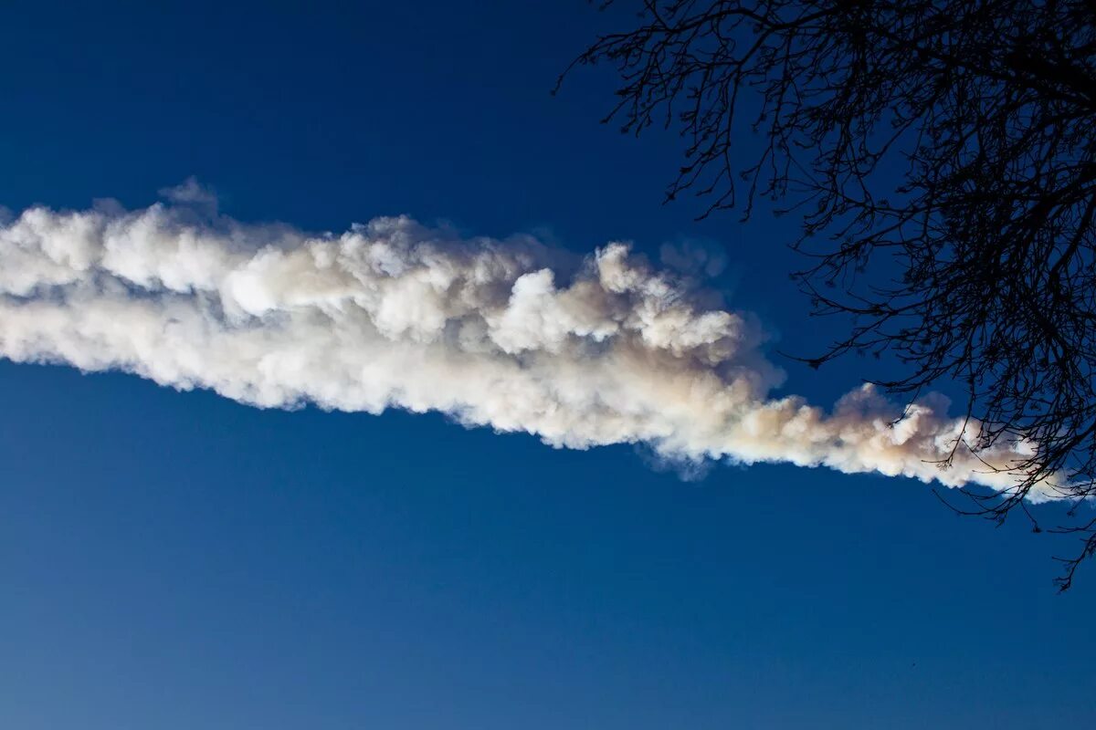 10 февраля 2013 года. 15 февраля 2013 года в челябинской области упал метеорит. метеорит упал в челябинске. метеорит в челябинске. метеорит в челябинске 2013.