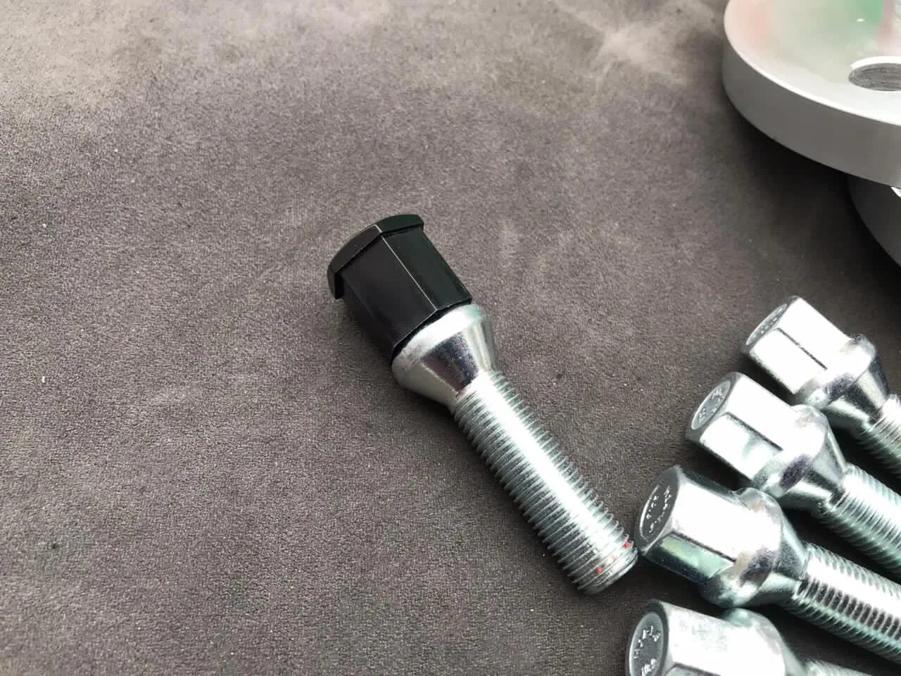 развальный болт а6:с5: алроуд. болт подрамника ауди 80 б3. болт ауди а6 с5. колесные болты ауди а6 с5. колесные болты ауди а6 с5.