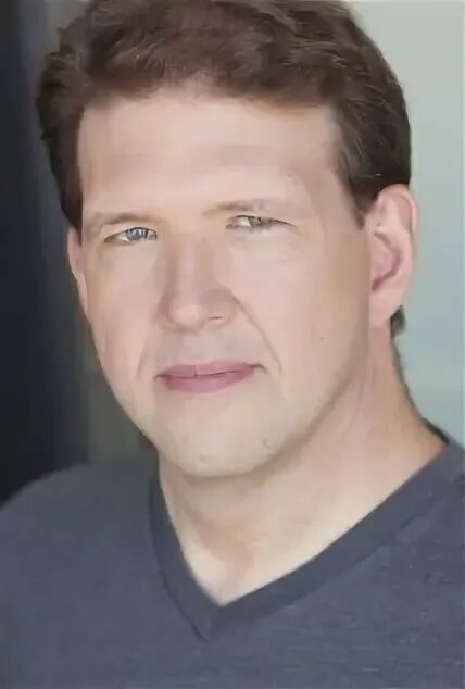 Кастрюли бон аппетит. Кастрюля myron cook mc5323. L cook. Повар режет овощи в кафе. Повар итальянской кухни.