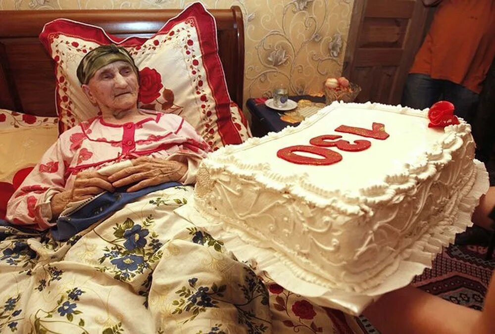Сколько старухи живут. Тортик для бабушки.