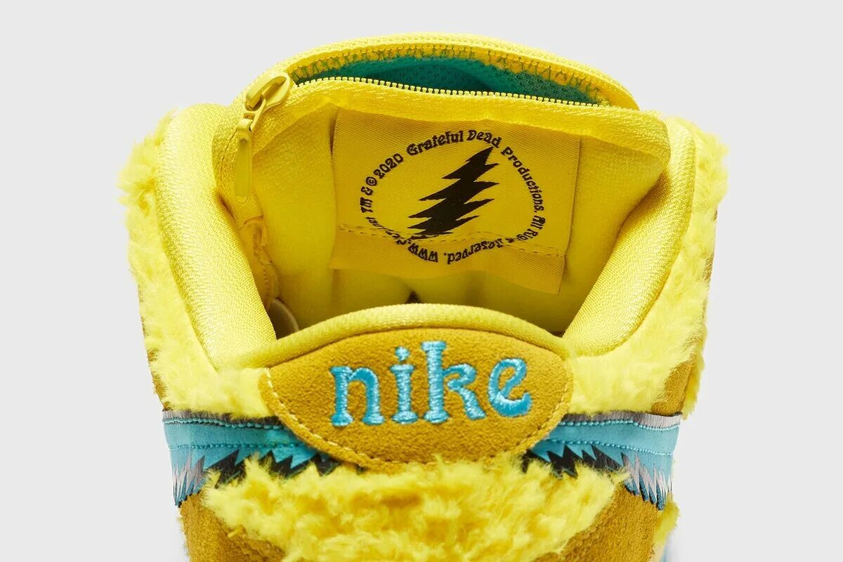 Nike Dunk Low плюшевые. Nike SB Dunk с кармашком. Nike Low Dunk желтые с мехом. Nike Dunk grateful Dead Yellow. Найки с карманом