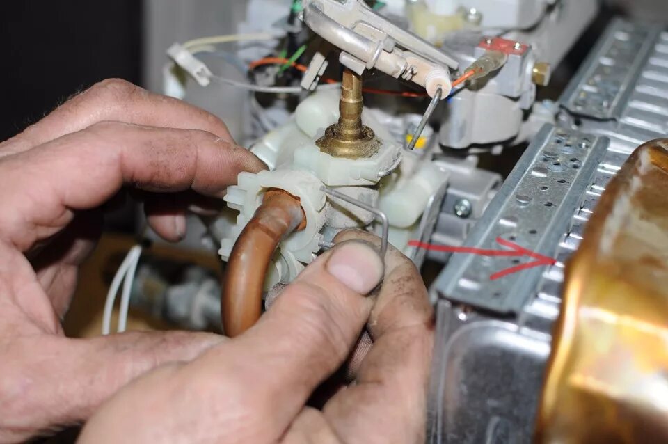 Колонка газовая проточная BOSCH WRD15-2 G23 (гидро-поджиг) купить недорого в инт