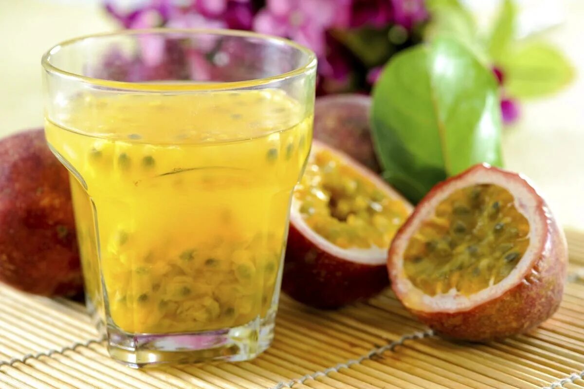 Alska passion fruit apple cider. Сидр маракуйя. Пиво маракуйя. Коктейль маракуйя. Лимонад маракуйя.