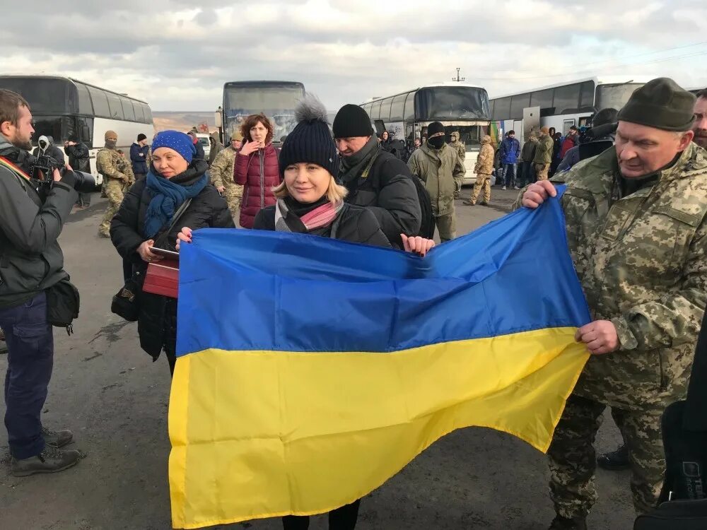 Пленные украинцы на Донбассе. Пленные украинцы на Донбассе еда. Пленные украинцы в плену