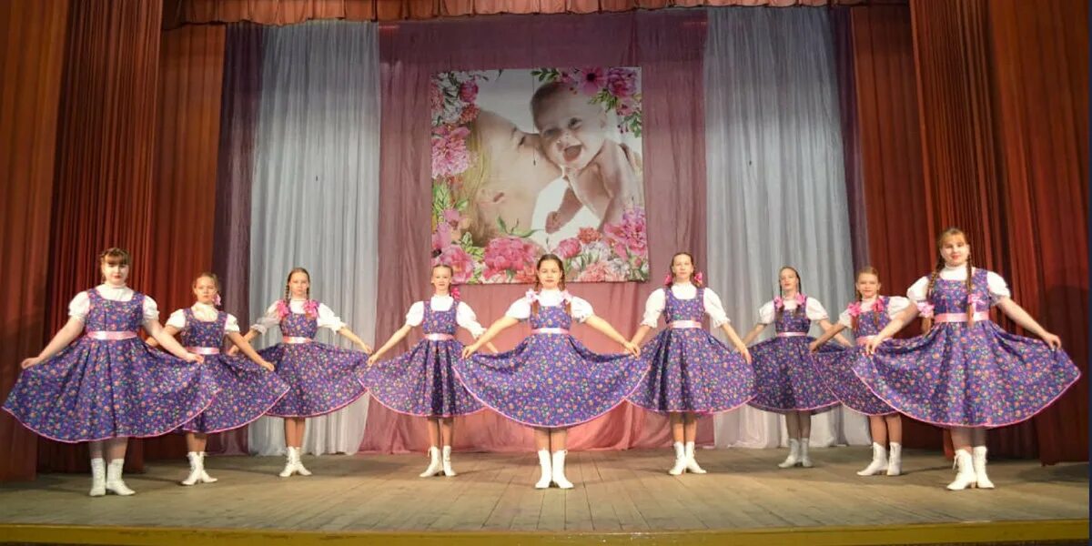 Непоседы коллектив. Ансамбль очарование астрахань. Группа очарование. Очарование фестиваль романса. Песня шарм.