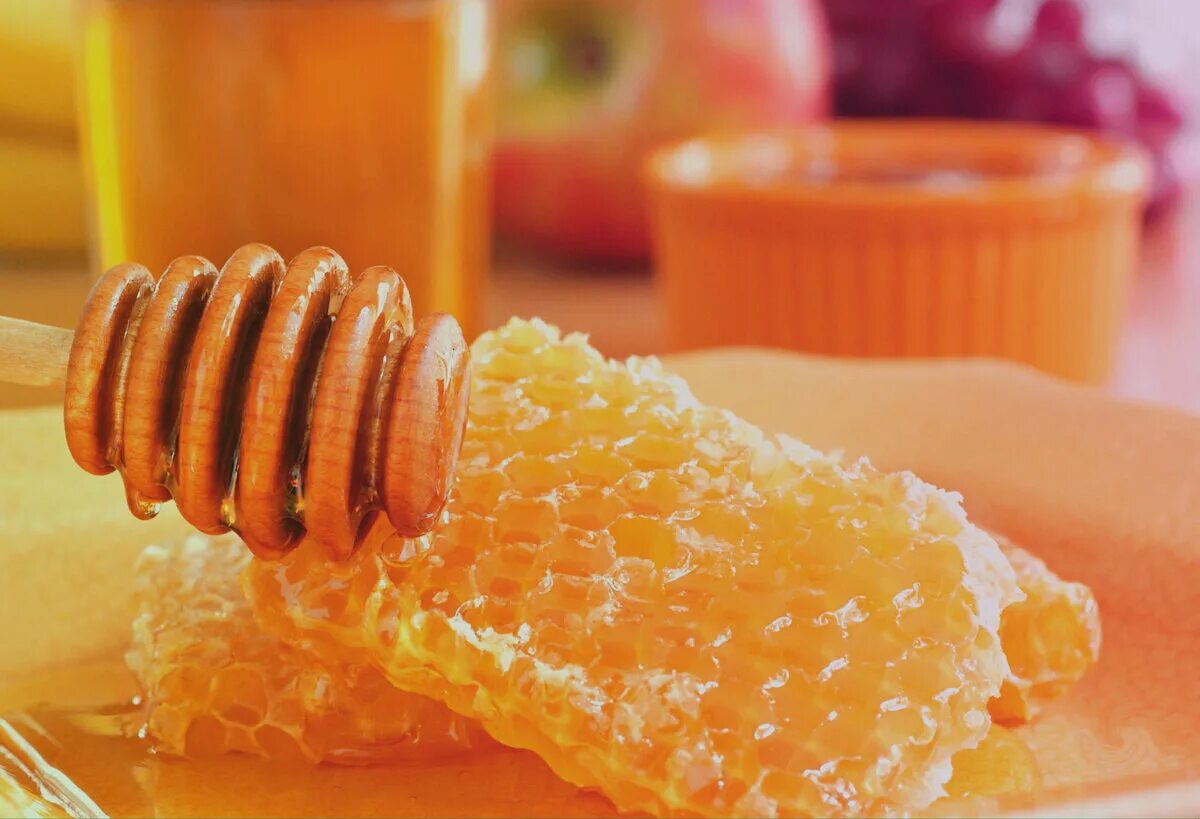 Honey com. Мед. Пчелиный мёд. Пчелы и мед. Соты меда.