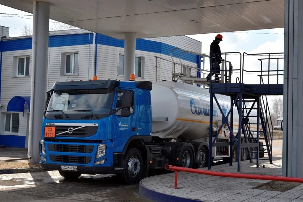 Ао транснефть приволга. Транснефть и роснефть. Фирма нефтепродукт. Петролеум плюс. Фирма нефтепродукт.