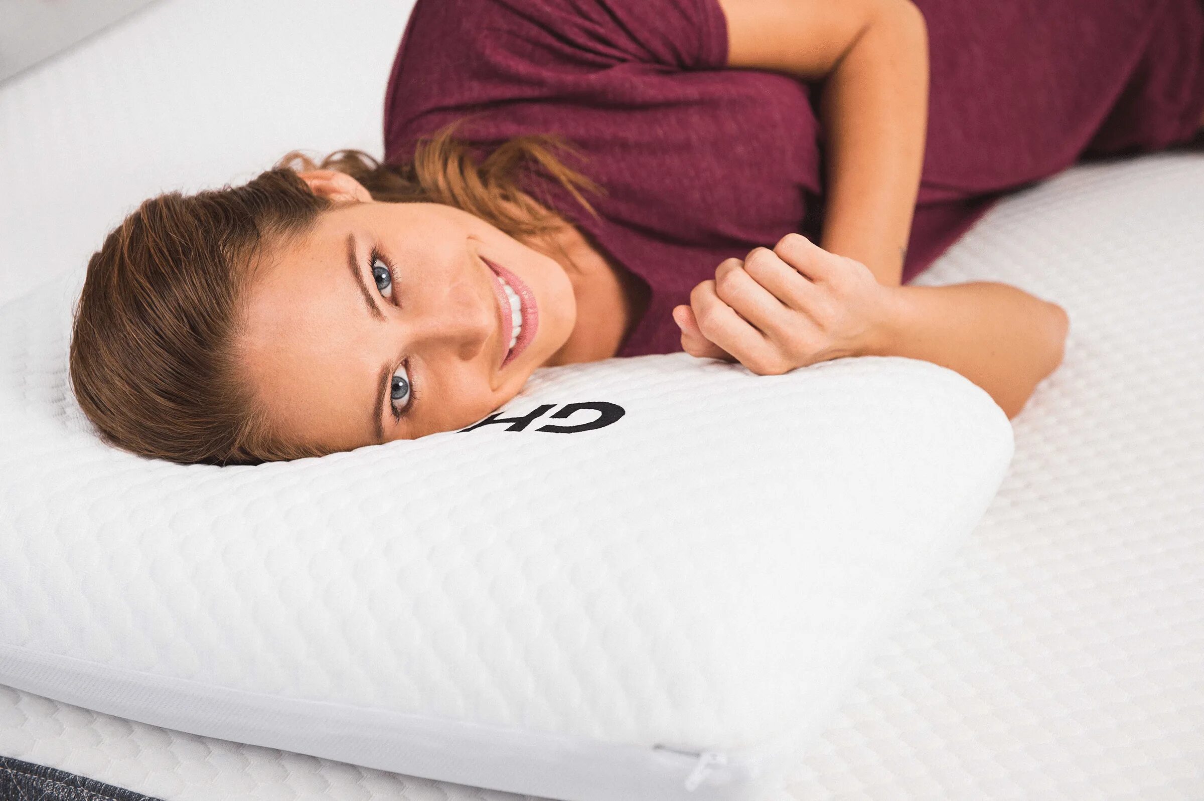 Подушка для сна memory foam. Memory foam sleep. pillow memory sleep. wellfort подушки. girl with pillow.