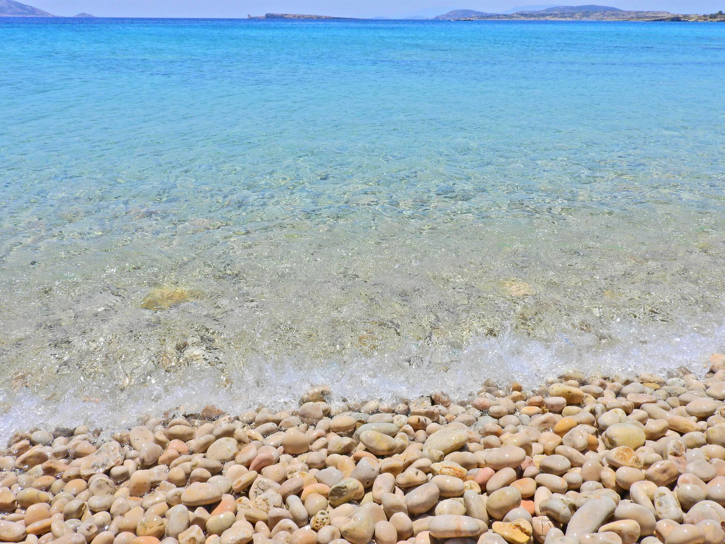 Пляжи черного моря для детей. Песчано галечный пляж в Сочи. Анталия песчано галечный. Галечный берег Азовского моря.