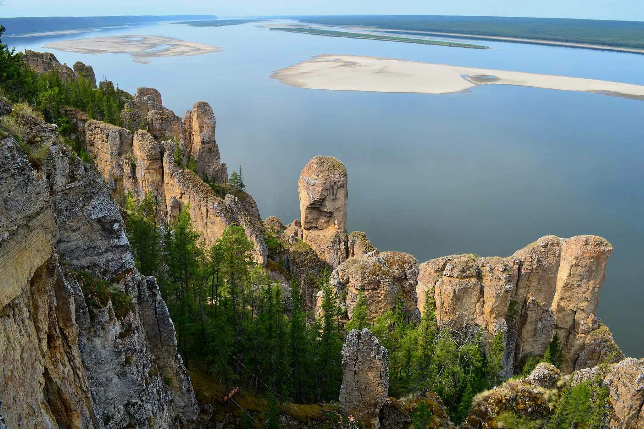 Удивительные природные места россии. Река Лена Ленские столбы. Якутск Ленские столбы. Национальный парк “Ленские столбы”, Якутия. Река Лена Якутия Ленские столбы.