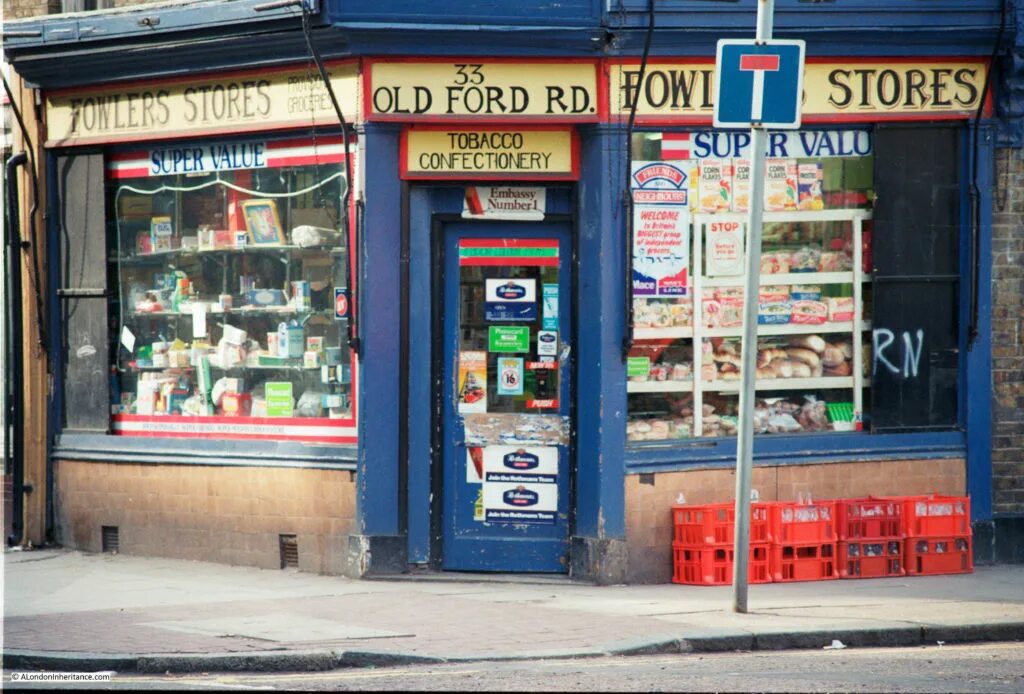 Street Corner. Корнер на улице. Corner shops всегда на углу. At the Corner shop. Tejon street corner