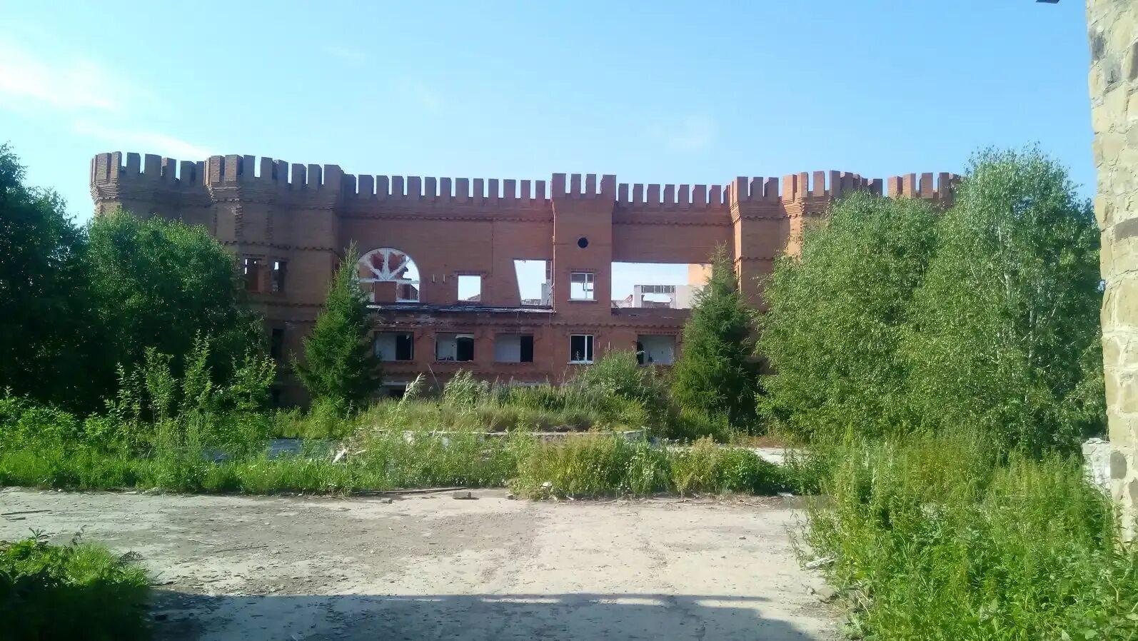 Замок в Кабаново. Замок в Кабаново Кемеровская. Заброшенный замок в Кабаново. Замок гегельского в Кабаново. Заброшки кемерово